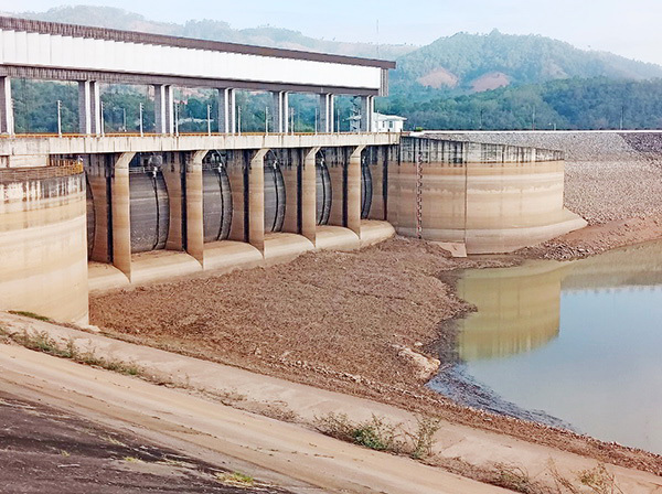 Nếu hạn hán diện rộng, việc cung cấp điện tại miền Trung hè này sẽ rất khó khăn