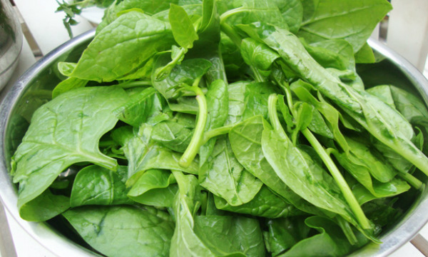 Những loại rau bạn cần thận trọng khi ăn trong mùa hè