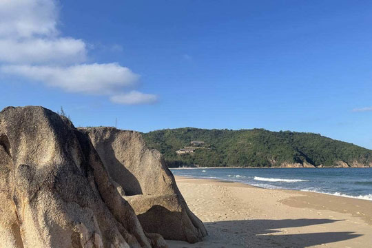 Hành trình khám phá bãi biển cát trắng "bí ẩn" ở Việt Nam