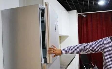 Để 1 tờ giấy vào cửa tủ lạnh rồi đóng lại: Mẹo nhỏ nhưng lợi ích lớn, giúp tiết kiệm kha khá tiền điện