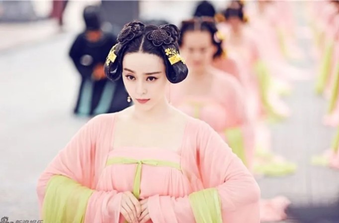 Muốn biết một người phụ nữ có trong sạch hay không cứ nhìn vào 3 điều này trên cơ thể: Rất chuẩn xác