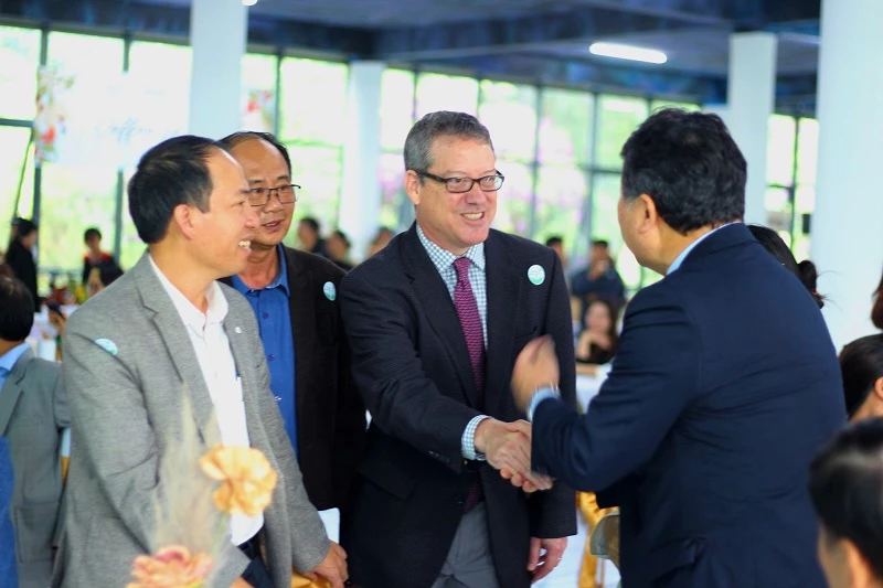 Ông Peter Loach – Giám đốc quốc gia SNV Việt Nam, vinh dự khi được đón đoàn công tác của thành phố Yachiyo (Nhật Bản) tham dự sự kiện.