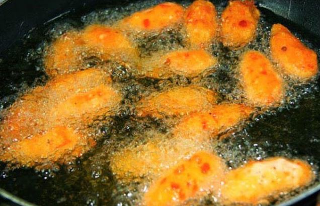 Thêm thứ này vào chảo, tha hồ chiên rán thức ăn không sợ bắn dầu mỡ