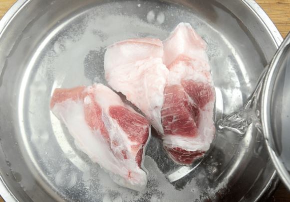 Thịt lấy từ ngăn đá cứng như gạch, thêm vài giọt này 10 phút là thịt mềm, tươi ngon như mới mua