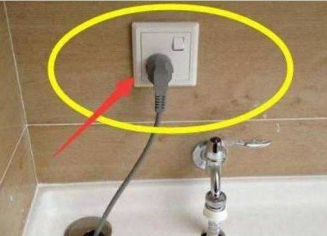 Có cần rút phích cắm máy giặt sau khi dùng hay không: Không ít người chưa biết câu trả lời đúng