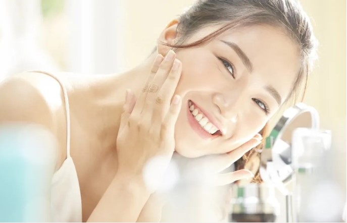 Mồ hôi chảy ròng ròng cũng không làm trôi lớp trang điểm nếu bạn biết bí kíp này