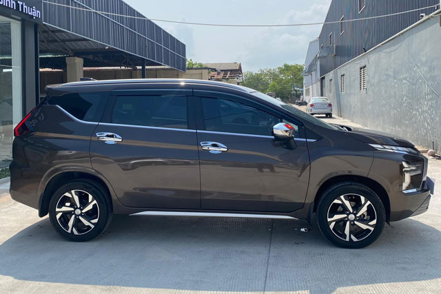 Mitsubishi Xpander bỏ xa Toyota Veloz Cross về doanh số