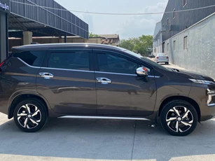 Mitsubishi Xpander bỏ xa Toyota Veloz Cross về doanh số