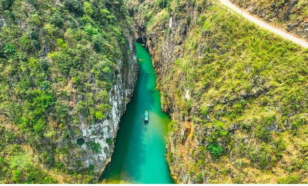 Phát hiện hẻm đá hoang sơ trên sông Nho Quế, Hà Giang đẹp như phim Hollywood