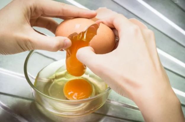 Cách nhanh nhất để nhận biết trứng hỏng, theo chuyên gia