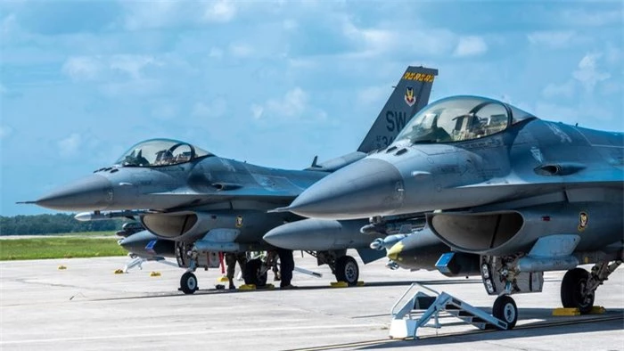 Thông tin quốc gia Nam Mỹ muốn mua tiêm kích F-16 Fighting Falcon đã qua sử dụng được công bố mới đây bởi Tham mưu trưởng Không quân Argentina (FAA) - Chuẩn tướng Xavier Julían Isaac.
