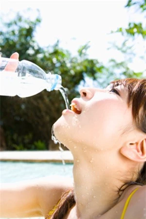 Cách nhận biết khi cơ thể bạn đang thiếu nước.