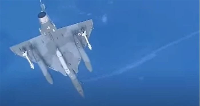 Căn cứ vào thông tin mới được Lầu Năm Góc tiết lộ, một chiếc máy bay chiến đấu mang khí tài trinh sát thú vị đã áp sát bán đảo Crimea do Nga kiểm soát để tiến hành do thám, đó là tiêm kích Mirage 2000D của Pháp với module tác chiến điện tử ASTAC.