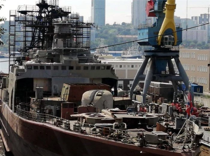 Nga đang tích cực hiện đại hóa các tàu chiến được chế tạo từ thời Liên Xô, một con tàu vừa hoàn thành nâng cấp thời gian gần đây chính là khu trục hạm Nguyên soái Shaposhnikov lớp Udaloy.