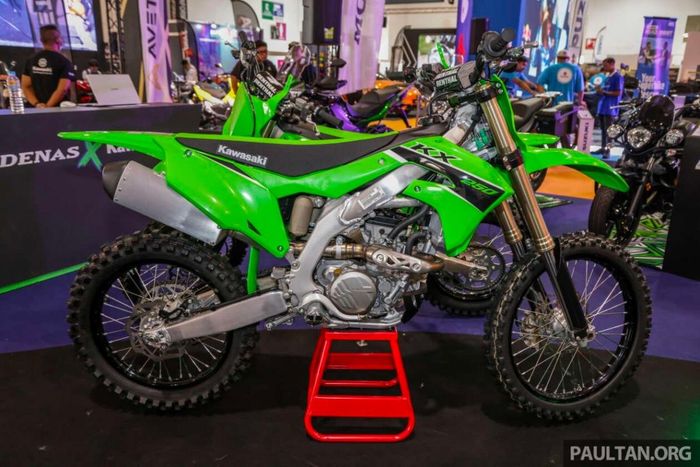 Cận cảnh bộ đôi môtô Kawasaki KX250 và KX250X 2023 dành cho off-road