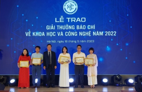 Trao giải thưởng báo chí về khoa học và công nghệ năm 2022 