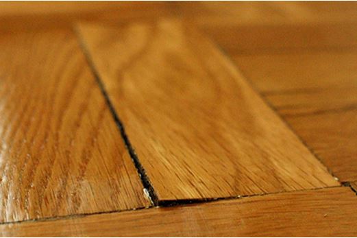 Làm ngay việc này để sàn gỗ khô ráo, không lo phồng rộp hay cong vênh khi trời nồm