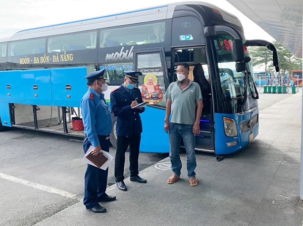 Thanh tra Sở GTVT Đà Nẵng tăng cường kiểm tra việc chấp hành các quy định về vận tải hành khách bằng xe ô tô