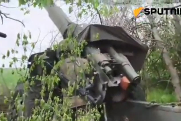 Được phòng không yểm trợ, pháo binh Nga tập kích quân Ukraine trong rừng rậm