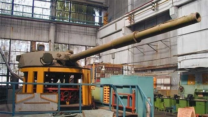 Việc sản xuất hàng loạt Sprut-SDM1 được cho là bắt đầu vào cuối năm ngoái. Ít nhất đó là kế hoạch được giám đốc điều hành của nhà máy Kurganmashzavod - ông Pyotr Tyukov công bố.