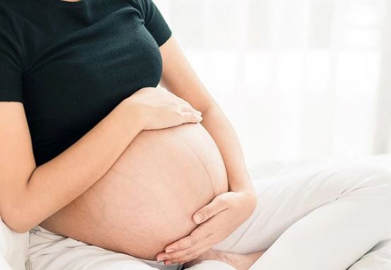 Mang thai ảnh hưởng đến cột sống và hình thể thế nào?