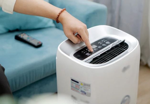 Trời nồm đừng mở toang cửa hay bật quạt, làm cách này đảm bảo nhà khô ráo ngay