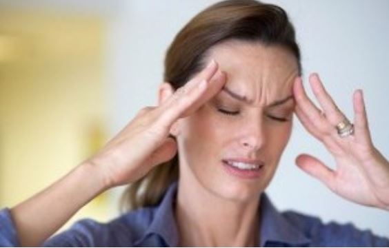 Đau đầu cảnh báo nhiều bệnh nguy hiểm bạn cần biết