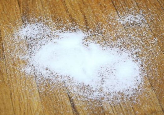 Lau sàn nhà đừng chỉ dùng nước, thêm thứ này sàn nhà sạch bóng, loại bỏ vết ố bẩn