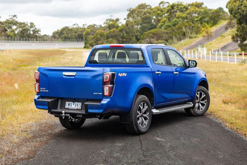 2. Isuzu D-Max (doanh số: 48.305 chiếc).