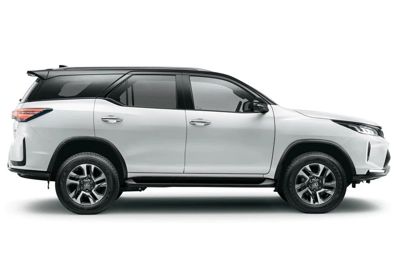 8. Toyota Fortuner (doanh số: 18.809 chiếc).