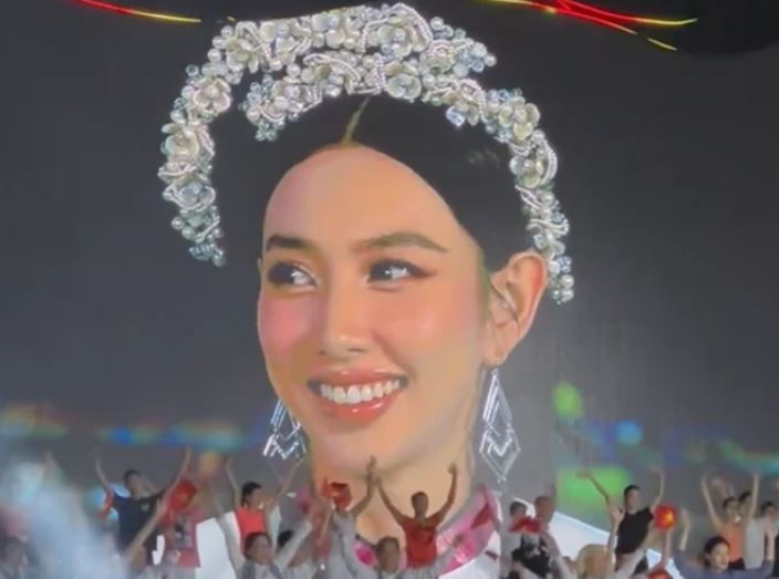 Thùy Tiên bùng nổ visual trên sân khấu, nhan sắc ra sao mà được ví như 'cô dâu mới'?