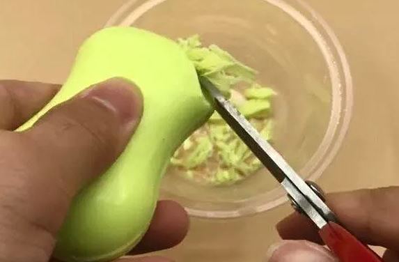 Cắt nhỏ cục xà phòng đặt ở góc nhà: Công dụng tuyệt vời, tiết kiệm cả đống tiền mỗi năm