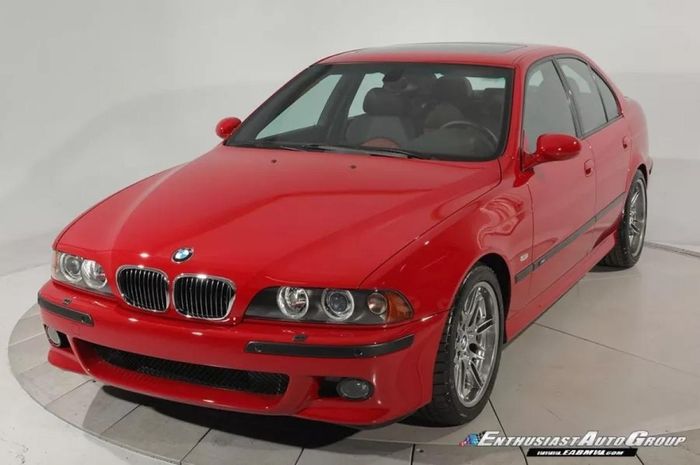 Cận cảnh BMW M5 20 năm tuổi được rao bán hơn 7 tỷ đồng