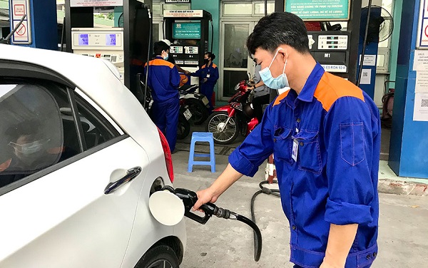 Xăng tăng giá sau 3 lần giảm liên tiếp