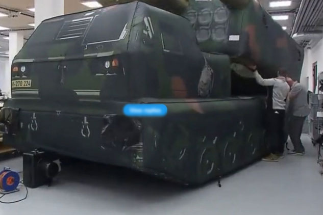 Nga và Ukraine dùng hình nộm để đánh lừa đối phương như thế nào?