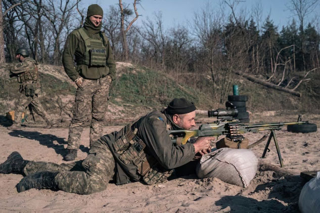 Quân đội Ukraine thiếu đạn và mất nhiều binh sĩ có kinh nghiệm khi đối đầu Nga