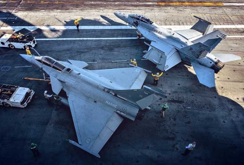 Cuộc đua tiêm kích hạm F/A-18 và Rafale-M trên tàu sân bay Ấn Độ