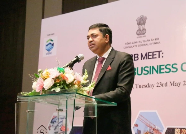 Ông Madan Mohan Sethi – Tổng Lãnh sự Ấn Độ tại TP Hồ Chí Minh phát biểu chào mừng và khai mạc hội nghị.
