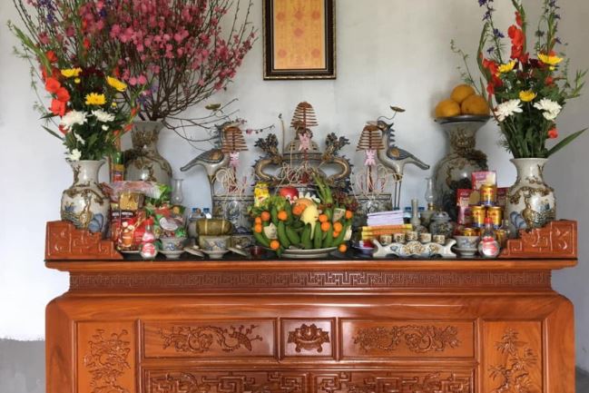 Làm ăn ế ẩm, mãi không ra tiền, xem ngay bàn thờ có phạm 6 đại kỵ này không