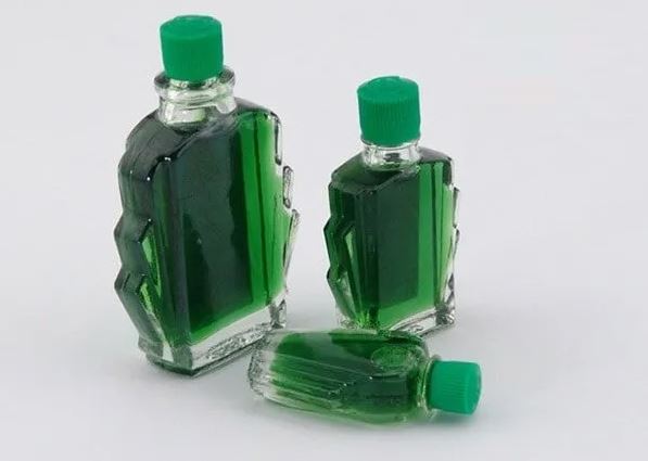 Vì sao nên có 1 lọ dầu gió đặt đầu giường: Lợi ích tuyệt vời, giải quyết vấn đề cả nam nữ đều gặp