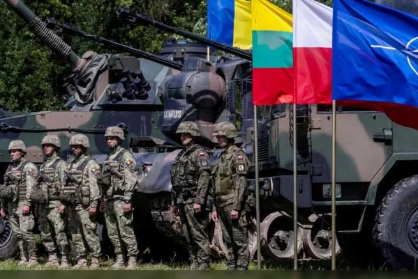 Binh sĩ Ba Lan và Romania tại một chương trình tập trận chung của NATO. Ảnh: Getty Images