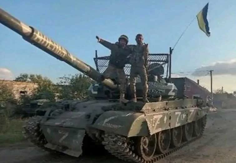 Tăng T-62M bị binh sĩ Ukraine thu.
