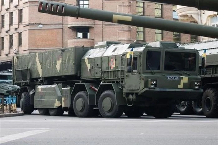 Hiện tại, vũ khí tấn công có khả năng đe dọa cao nhất đối với bán đảo Crimea là tên lửa đạn đạo Grom-2 cũng không thể vượt qua hàng rào phòng thủ tại đây, ấn phẩm Military Watch cho biết.