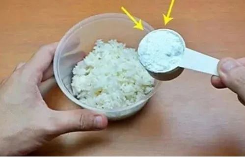 Trộn cơm nguội với bột giặt, công dụng bất ngờ, biết được nhà nhà ào ào học làm theo