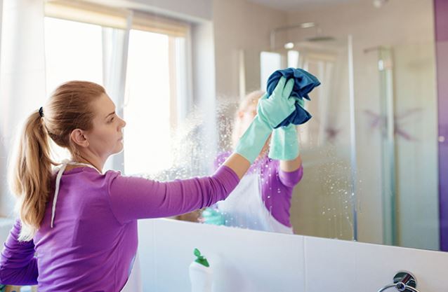 6 mẹo giúp khắc phục tình trạng gương phòng tắm bị mờ, sạch cả vết ố vàng