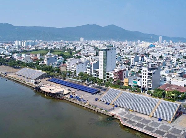 Khán đài vầ sân khấu phục vụ DIFF 2023 bắt đầu "lộ diện" bên bờ Đông sông Hàn