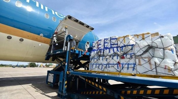 Tập trung chống buôn lậu qua đường hàng không