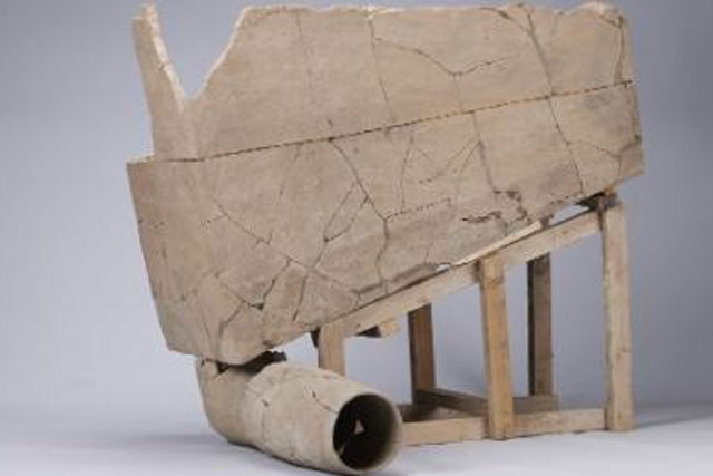 Tìm thấy bồn cầu xả nước 2.400 năm tuổi ở Trung Quốc