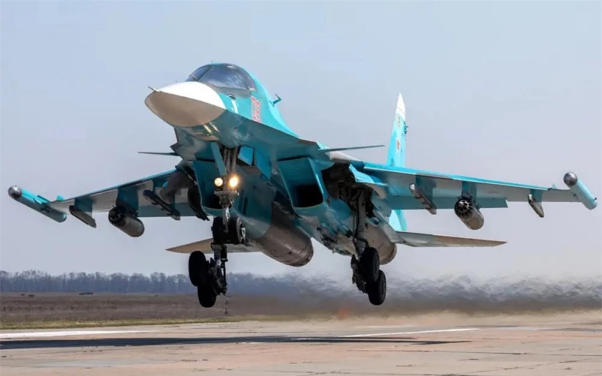 Khả năng mang vác trọng tải cất cánh lớn, tầm hoạt động xa khiến Su-34 là dòng máy bay chiến đấu nguy hiểm với dải nhiệm vụ tác chiến rộng. 