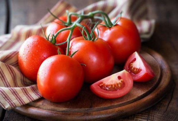 Mua cà chua cứ nhìn vào 3 điểm này quả nào quả nấy chín mọng, tươi ngon